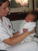 [03-12-2003] Het tijdelijke hulpje van mamma: Ilse
