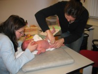 [20-01-2004] Mijn eerste spuitje op het consultatiebureau door Annie... Dit vond ik niet leuk... Wacht maar tot ik 18 ben... want dan mocht ik terugkomen.