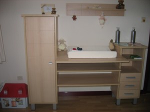 Mijn commode. De kleertjes liggen al gewassen en al klaar voor mijn komst.